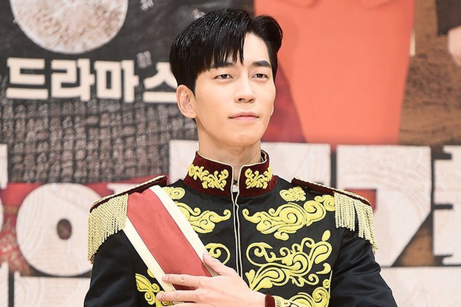 Sau anh trai Kim Tan, đến lượt chàng phản diện Shin Sung Rok bị thương trên phim trường The Last Empress - Ảnh 1.