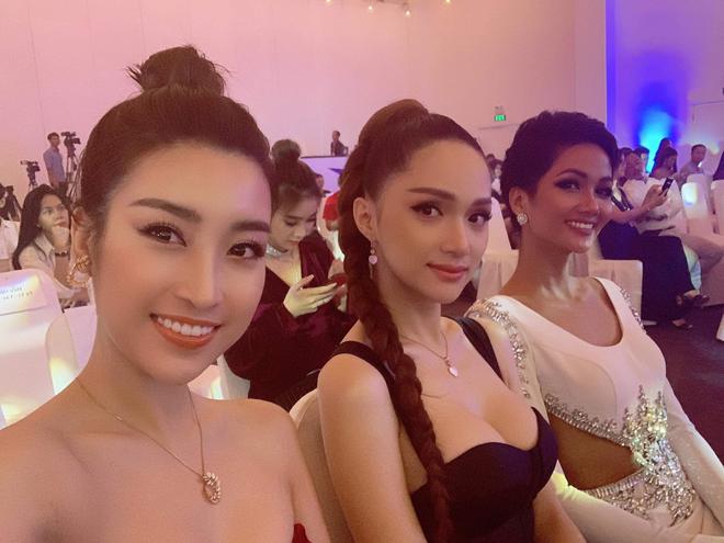 HHen Ni&ecirc; hội ngộ Hương Giang: 2 n&agrave;ng hậu hot nhất Vbiz n&oacute;i chuyện g&igrave; sau khi c&ugrave;ng lập kỳ t&iacute;ch tr&ecirc;n đất Th&aacute;i? - Ảnh 2.