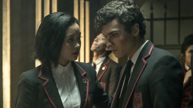 Sau vai thiếu nữ ngôn tình Netflix, sao nữ gốc Việt Lana Condor hóa thân thành sát thủ siêu ngầu trong Deadly Class  - Ảnh 1.