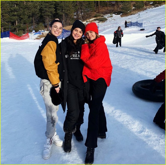 Selena Gomez lộ diện sau thời gian điều trị t&acirc;m thần- Ảnh 1.