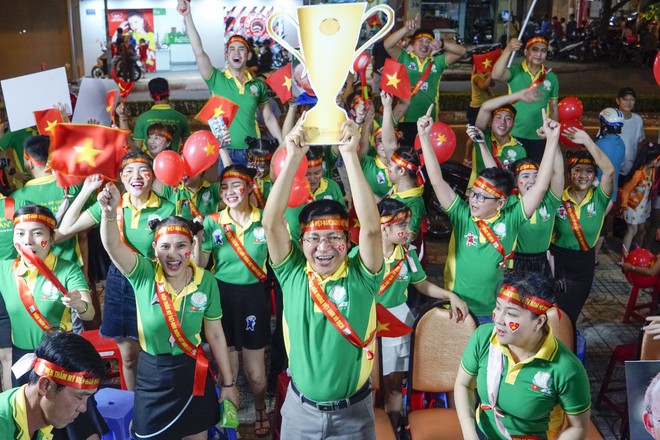 Viện thẩm mỹ Việt – Hàn khuyến mãi lên đến 30% mừng chiến thắng của đội tuyển Việt Nam tại AFF cup - Ảnh 1.
