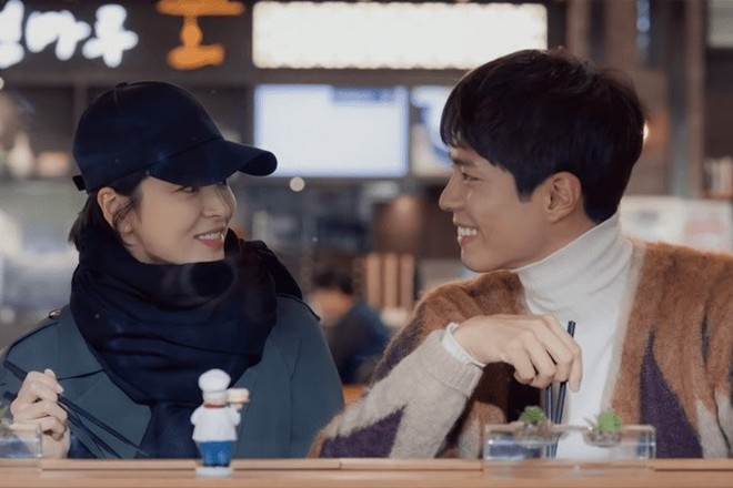 Nhìn Park Bo Gum cười bẽn lẽn trước Song Hye Kyo ở “Encounter”, liền nhớ đến Jung Hae In của “Chị Đẹp”! - Ảnh 3.