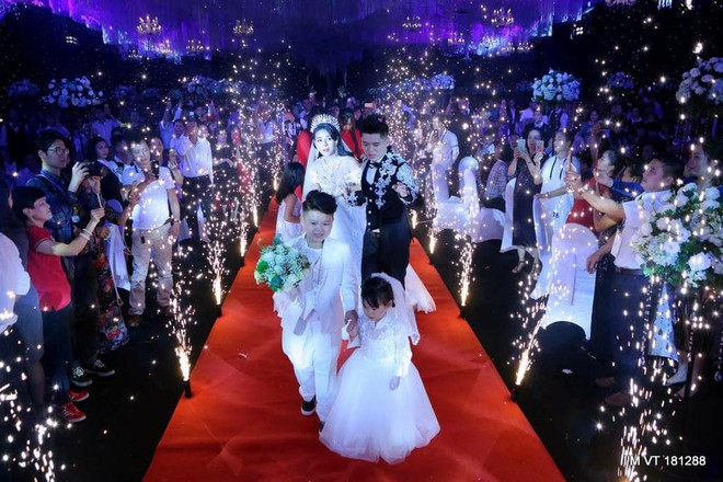 Siêu đám cưới 4 tỷ đồng ở Thái Nguyên: 13 năm bên nhau và niềm hạnh phúc sau bao sóng gió của cô dâu - Ảnh 5.