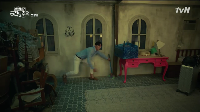 Mới tập đầu “Memories of the Alhambra”, Hyun Bin đã bị Park Shin Hye “hành” cho lên bờ xuống ruộng - Ảnh 6.