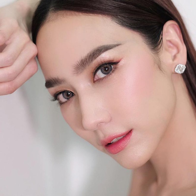 Thánh hack tuổi bậc nhất Thái Lan bỏ xa Jang Nara: Ai ngờ hơn Mike Angelo 11 tuổi và Nadech hẳn 1 giáp - Ảnh 2.