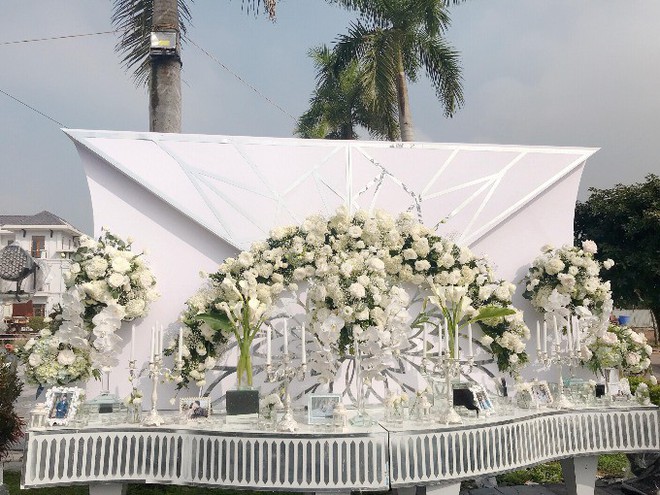 Siêu đám cưới ở Thái Nguyên trang trí hết 4 tỷ đồng với hơn 13.000 bông hoa tươi nhập khẩu thu hút nghìn người tới chụp ảnh - Ảnh 7.