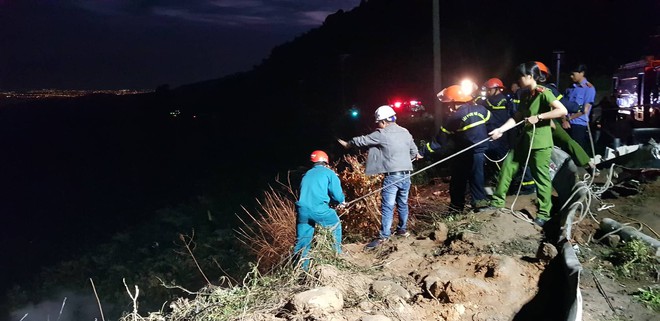 Nóng: Xe bồn chở xăng lao xuống đèo Hải Vân bốc cháy dữ dội, nam tài xế tử nạn - Ảnh 4.