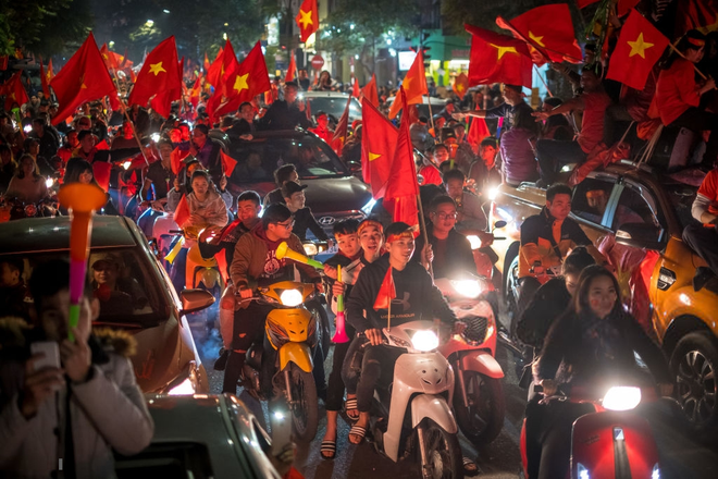Gạt bỏ kèn Vuvuzela, CĐV Việt Nam vẫn còn nhiều cách để khiến đối thủ nể phục - Ảnh 7.