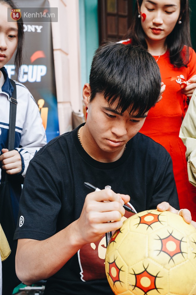 Đỗ Duy Mạnh: Chuyện cậu bé nhặt bóng 10 năm trước và người hùng sau vô địch AFF Cup 2018 - Ảnh 4.