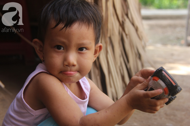 Lời khẩn cầu của người bố &ocirc;m con trai 9 th&aacute;ng tuổi bệnh tật th&igrave; mẹ bỏ đi, để lại 3 con nheo nh&oacute;c - Ảnh 15.