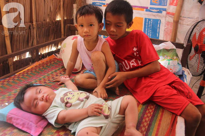 Lời khẩn cầu của người bố &ocirc;m con trai 9 th&aacute;ng tuổi bệnh tật th&igrave; mẹ bỏ đi, để lại 3 con nheo nh&oacute;c - Ảnh 3.