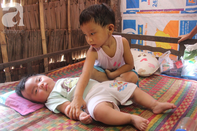 Lời khẩn cầu của người bố &ocirc;m con trai 9 th&aacute;ng tuổi bệnh tật th&igrave; mẹ bỏ đi, để lại 3 con nheo nh&oacute;c - Ảnh 8.