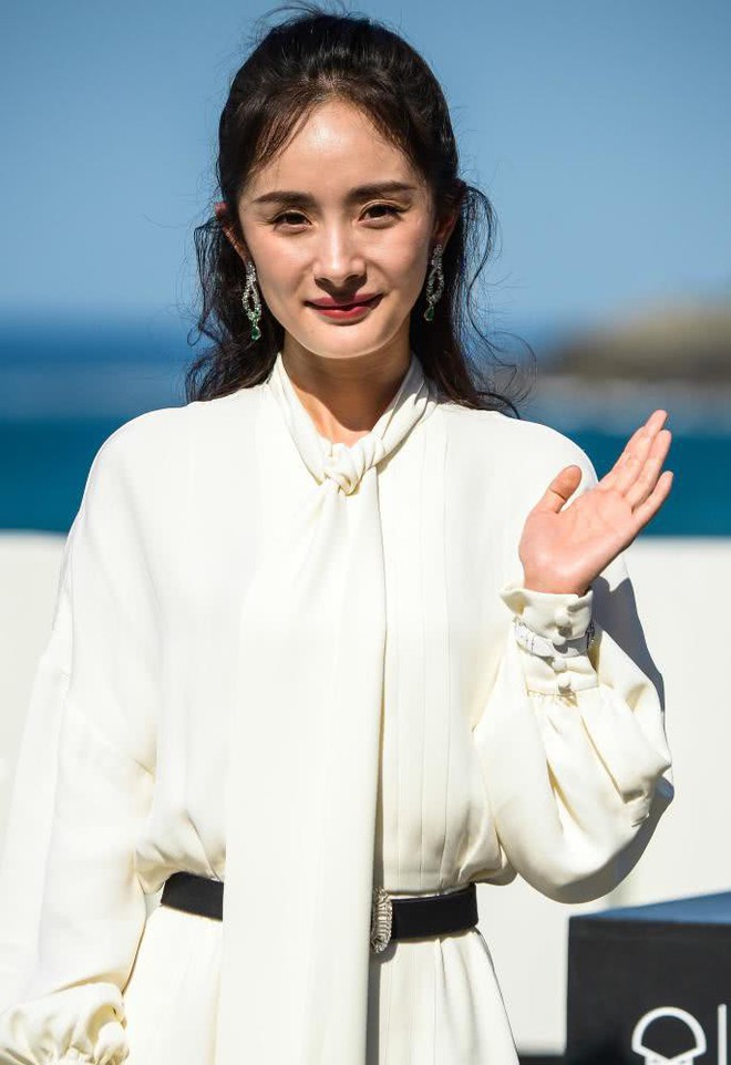 Top khoảnh khắc k&eacute;m sắc g&acirc;y sốc của d&agrave;n đại mỹ nh&acirc;n năm 2018: Park Min Young, Nhiệt Ba phải ch&agrave;o thua mỹ nh&acirc;n n&agrave;y? - Ảnh 15.