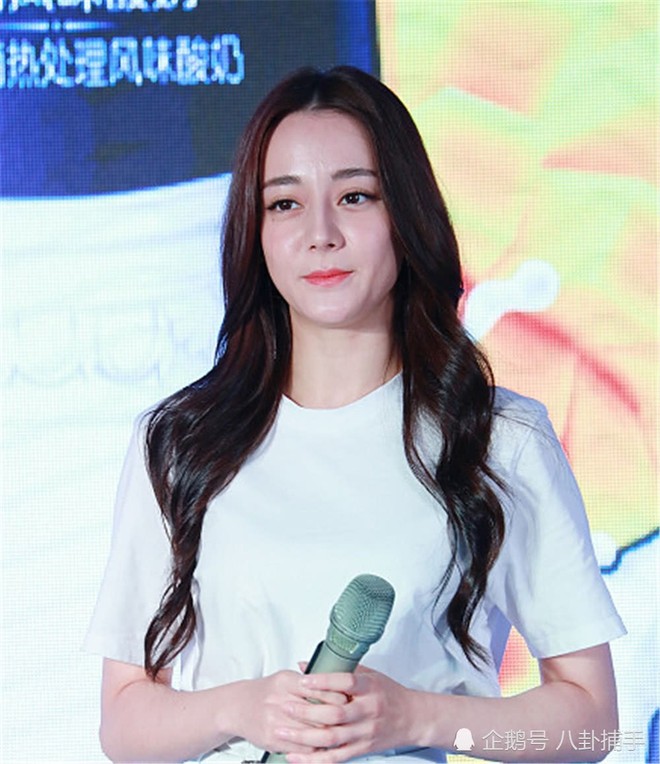 Top khoảnh khắc k&eacute;m sắc g&acirc;y sốc của d&agrave;n đại mỹ nh&acirc;n năm 2018: Park Min Young, Nhiệt Ba phải ch&agrave;o thua mỹ nh&acirc;n n&agrave;y? - Ảnh 18.