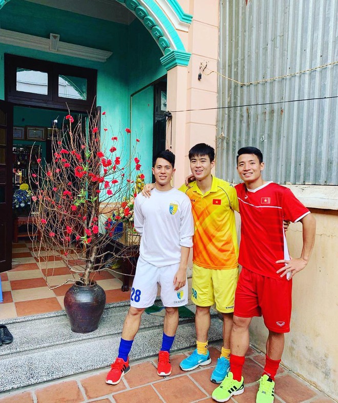 Tập trung tuyển Việt Nam chuẩn bị Asian Cup, Duy Mạnh cảm th&aacute;n: Anh em nhớ Bồ Trọng - Ảnh 1.