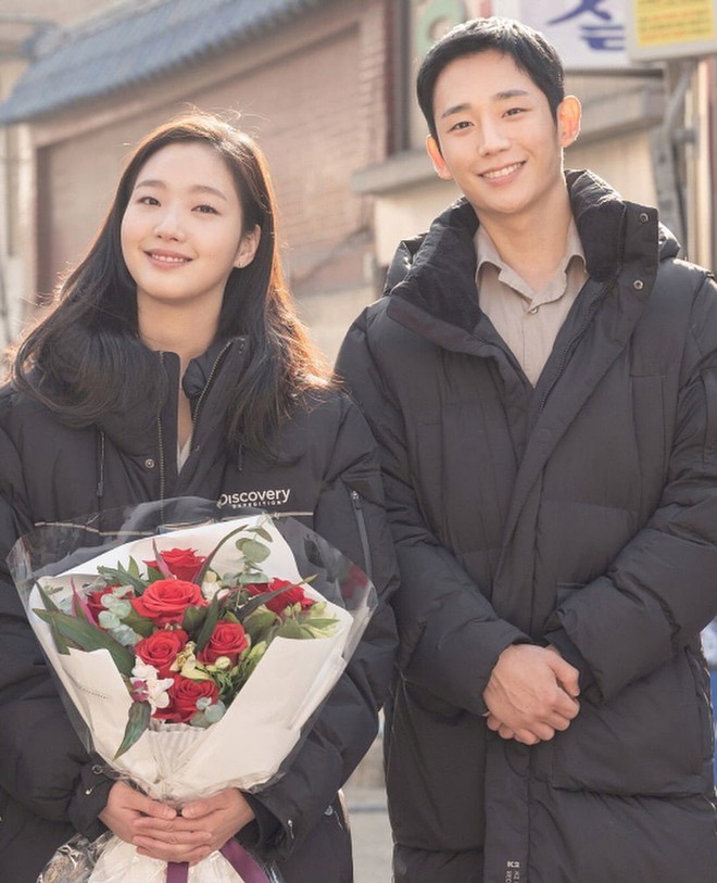 Mối tình giữa “Cô dâu yêu tinh” Kim Go Eun và “em trai” Jung Hae In hứa hẹn sẽ gây bão màn ảnh Hàn - Ảnh 2.