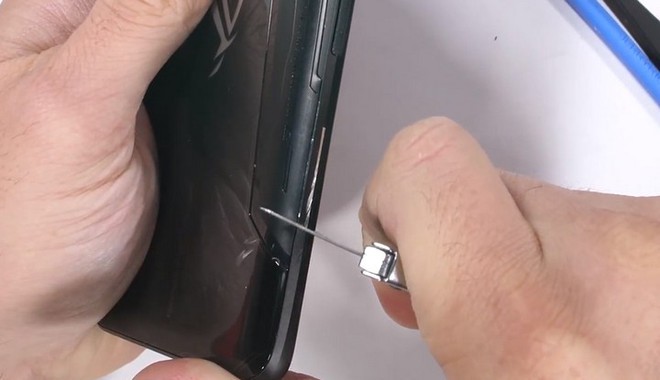 Tra tấn Asus ROG Phone: Smartphone chuyên game của Asus có thực sự bền? - Ảnh 4.
