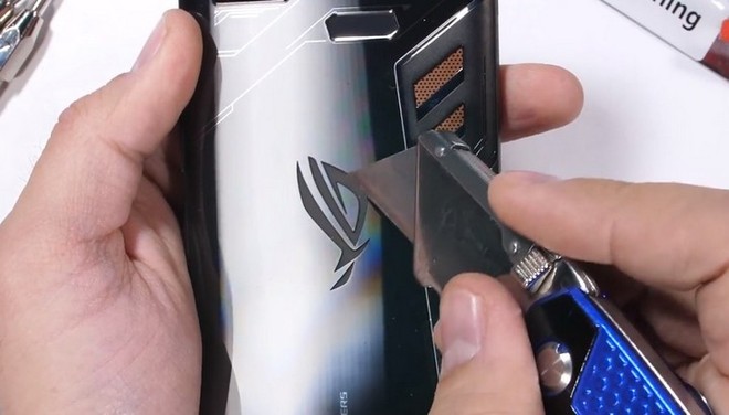 Tra tấn Asus ROG Phone: Smartphone chuyên game của Asus có thực sự bền? - Ảnh 6.