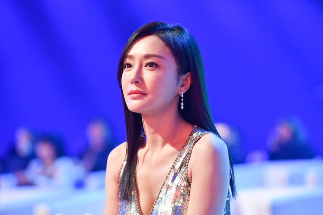 Ho&agrave;ng hậu Tần Lam g&acirc;y sốt với v&ograve;ng một n&oacute;ng bỏng c&ugrave;ng nhan sắc thời kỳ đỉnh cao - Ảnh 5.