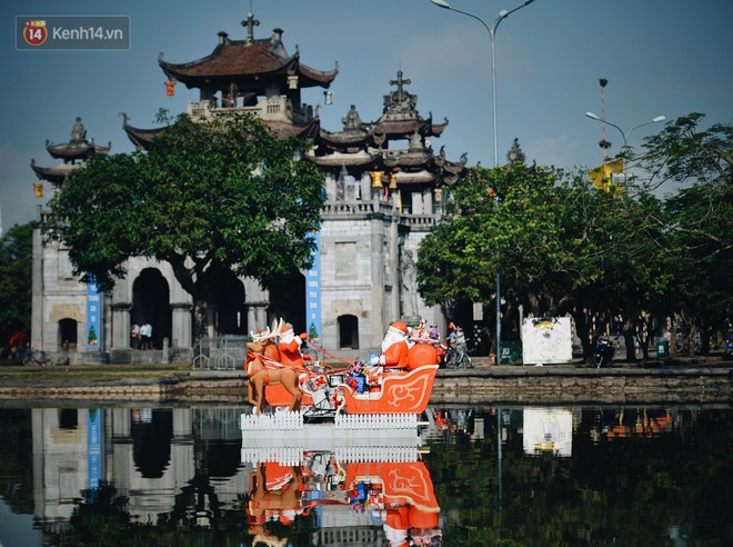 Chiêm ngưỡng vẻ đẹp độc đáo của nhà thờ đá hơn 100 năm tuổi trong mùa Giáng Sinh ở Ninh Bình - Ảnh 8.