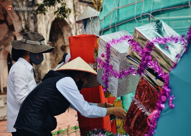 Chiêm ngưỡng vẻ đẹp độc đáo của nhà thờ đá hơn 100 năm tuổi trong mùa Giáng Sinh ở Ninh Bình - Ảnh 12.