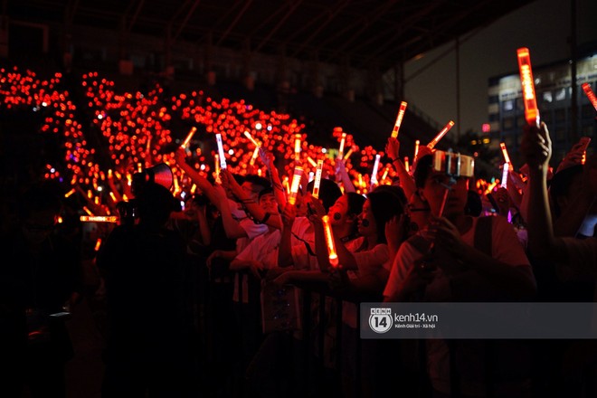 Minh Hằng và Khả Ngân lên đồ cực chất, dàn sao Việt đình đám cầm lighstick sẵn sàng quẩy trong liveshow Đông Nhi - Ảnh 20.