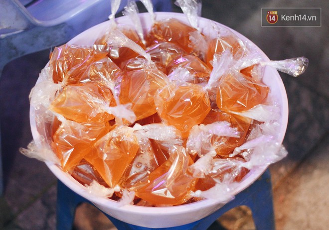 H&agrave; Nội c&oacute; một h&agrave;ng quẩy n&oacute;ng chiều n&agrave;o cũng đ&ocirc;ng, chủ qu&aacute;n c&ograve;n mắng kh&aacute;ch: Mua g&igrave; m&agrave; lắm thế! - Ảnh 5.