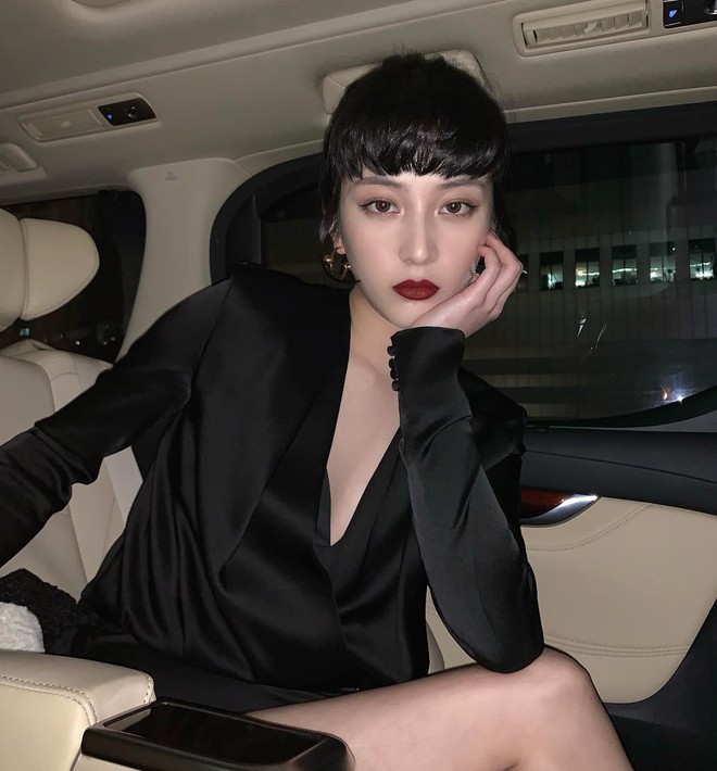 M&ugrave;a tiệc t&ugrave;ng cuối năm, để y&ecirc;n t&acirc;m quẩy nhiệt t&igrave;nh m&agrave; lớp makeup vẫn đẹp bất biến, bạn sẽ cần đến 4 b&iacute; k&iacute;p n&agrave;y - Ảnh 4.
