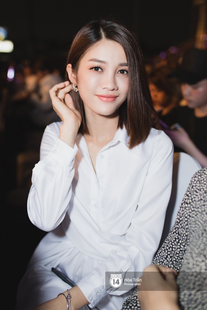 Minh Hằng v&agrave; Khả Ng&acirc;n l&ecirc;n đồ cực chất, d&agrave;n sao Việt đ&igrave;nh đ&aacute;m cầm lighstick sẵn s&agrave;ng quẩy trong liveshow Đ&ocirc;ng Nhi - Ảnh 11.