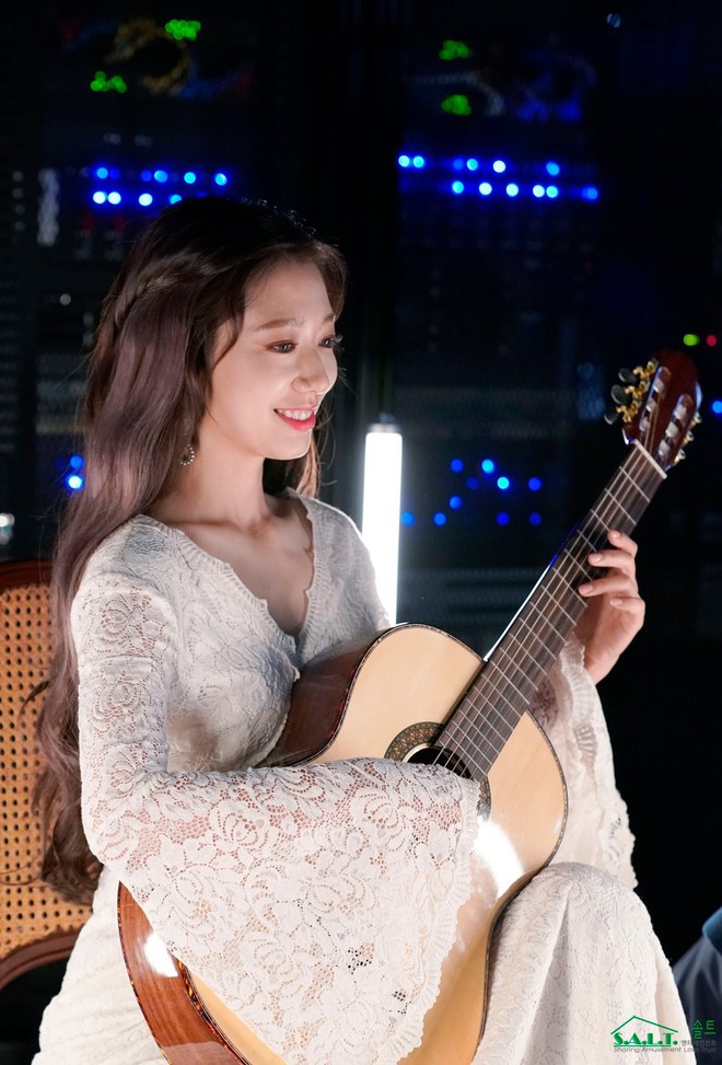 Trở lại với nhan sắc đỉnh cao, Park Shin Hye g&acirc;y sốt v&igrave; đẹp như nữ thần bước ra từ truyện thần thoại ở hậu trường - Ảnh 5.