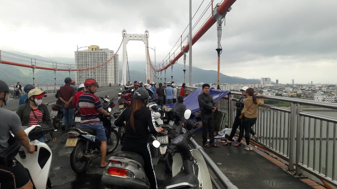 Thông báo trước cho mẹ ruột, người đàn ông đã có vợ và 3 con nhỏ nhảy cầu Thuận Phước tự tử - Ảnh 4.
