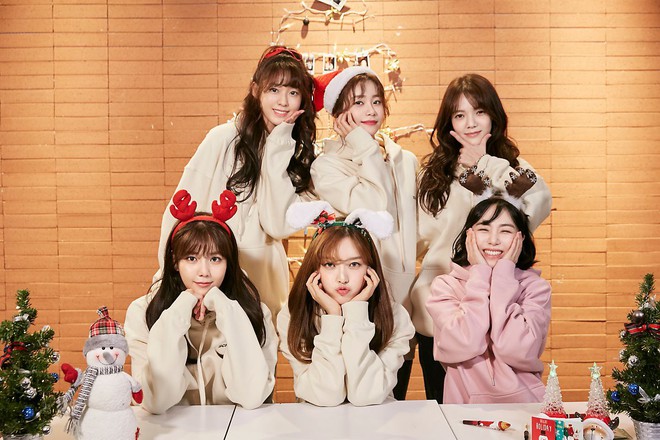Sao Hàn tưng bừng Giáng Sinh: Song Joong Ki, Jennie, BTS đầy ấm áp, Jung Hae In bất ngờ ghép đôi với mỹ nhân này - Ảnh 30.