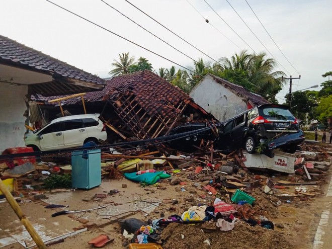 Quan chức Indonesia tiết lộ g&acirc;y sốc sau thảm họa s&oacute;ng thần - Ảnh 1.