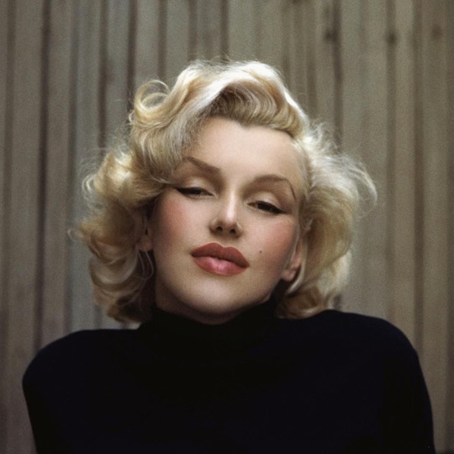Biểu tượng sắc đẹp như Marilyn Monroe, Công nương Diana trông sẽ như thế này khi bơm môi, sửa mũi theo xu hướng thời nay - Ảnh 2.