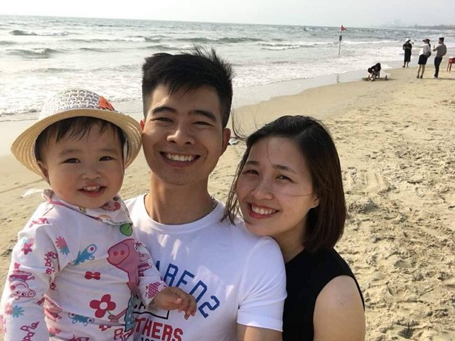 Chồng bế con 2,5 th&aacute;ng sang h&agrave;ng x&oacute;m ti trực để vợ đi l&agrave;m t&oacute;c c&ugrave;ng lời nhắn khiến vợ tr&agrave;o nước mắt: Em đ&atilde; vất vả v&igrave; gia đ&igrave;nh m&igrave;nh nhiều qu&aacute;! - Ảnh 3.