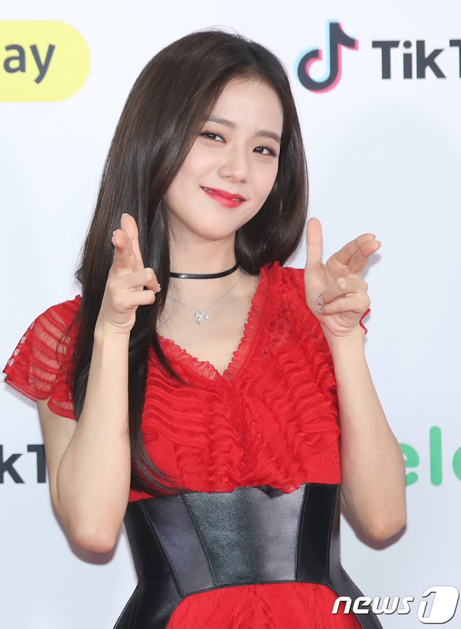 Ch&aacute;n ăn mặc đẹp, Black Pink được stylist cho diện đồ style kh&ocirc;ng-ai-hiểu-nổi đi thảm đỏ - Ảnh 11.