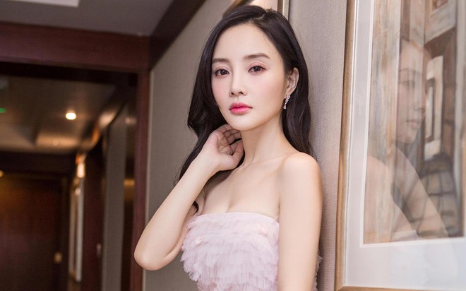10 ng&ocirc;i sao Cbiz g&acirc;y s&oacute;ng gi&oacute; nhất MXH năm 2018: Người cầm dao đ&acirc;m chồng, kẻ g&acirc;y hoạ chỉ v&igrave; like dạo - Ảnh 1.