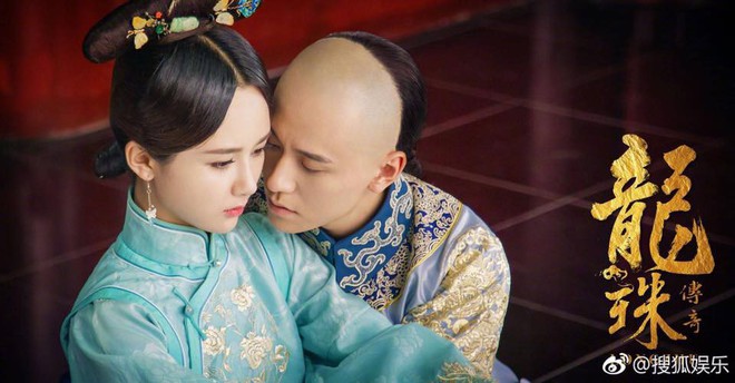 10 ng&ocirc;i sao Cbiz g&acirc;y s&oacute;ng gi&oacute; nhất MXH năm 2018: Người cầm dao đ&acirc;m chồng, kẻ g&acirc;y hoạ chỉ v&igrave; like dạo - Ảnh 8.