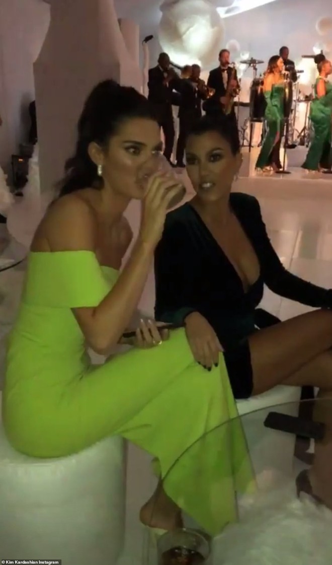 Gia đình Kardashian mời dàn sao cực khủng dự tiệc Giáng Sinh, đặc biệt có cả kẻ thù một thời Paris Hilton - Ảnh 6.