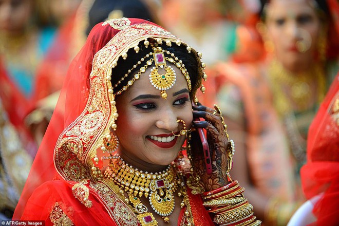 Đại gia Ấn Độ tổ chức đ&#225;m cưới cho 261 c&#244; g&#225;i nh&#224; ngh&#232;o, cho cả của hồi m&#244;n khi về nh&#224; chồng - Ảnh 3.
