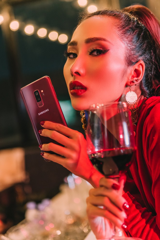 B&iacute; quyết lựa chọn phụ kiện t&ocirc;ng vang đỏ chuẩn thần th&aacute;i m&ugrave;a lễ hội - Ảnh 1.