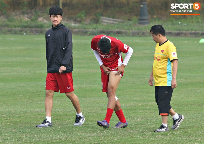 Bão chấn thương càn quét, 2 tân binh khiến thầy Park lo sốt vó - Ảnh 3.