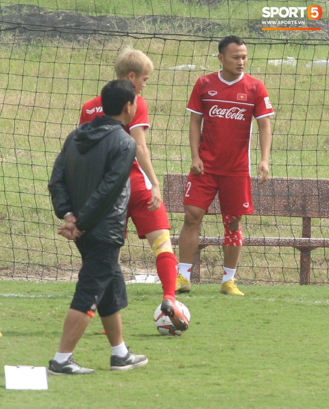 Bão chấn thương càn quét, 2 tân binh khiến thầy Park lo sốt vó - Ảnh 6.