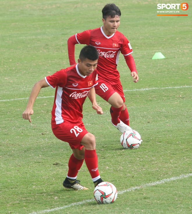 Bão chấn thương càn quét, 2 tân binh khiến thầy Park lo sốt vó - Ảnh 8.