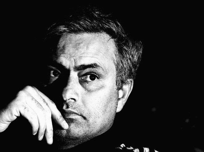 Jose Mourinho - Dưới mái tóc muối tiêu là đôi mắt chết chóc, bất cứ ai cũng sợ phải nhìn vào - Ảnh 1.