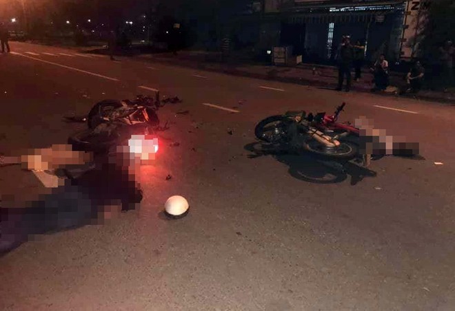Xe m&aacute;y đ&acirc;m nhau kinh ho&agrave;ng trong đ&ecirc;m, 2 người chết thảm, c&ocirc; g&aacute;i nguy kịch - Ảnh 1.