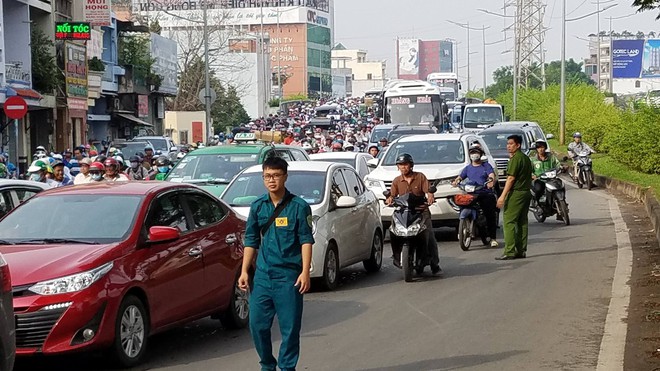 TP.HCM: Vợ thiếu u&yacute; c&ocirc;ng an mang thai hơn 5 th&aacute;ng nhập viện sau va chạm với xe kh&aacute;ch - Ảnh 2.