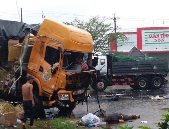 Bình Thuận: Xe tải và xe container đâm nhau gây tai nạn liên hoàn trên Quốc lộ, 2 người chết, nhiều người bị thương - Ảnh 1.