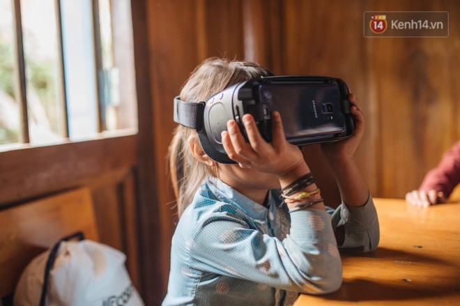 Trẻ em Tri Lễ thích thú khám phá thế giới qua lăng kính VR - Ảnh 6.