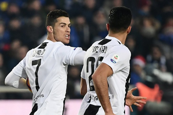 Vào sân từ ghế dự bị, Ronaldo đóng vai đấng cứu thế giúp Juventus thoát thua hú hồn - Ảnh 9.